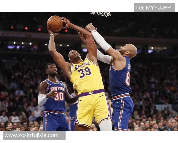 湖人夏季联赛对决尼克斯年轻球员展现潜力与激情 湖人夏季联赛对决尼克斯年轻球员展现潜力与激情